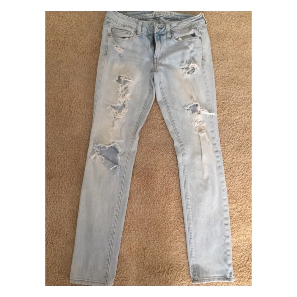 American eagle distressed size 4 jeans